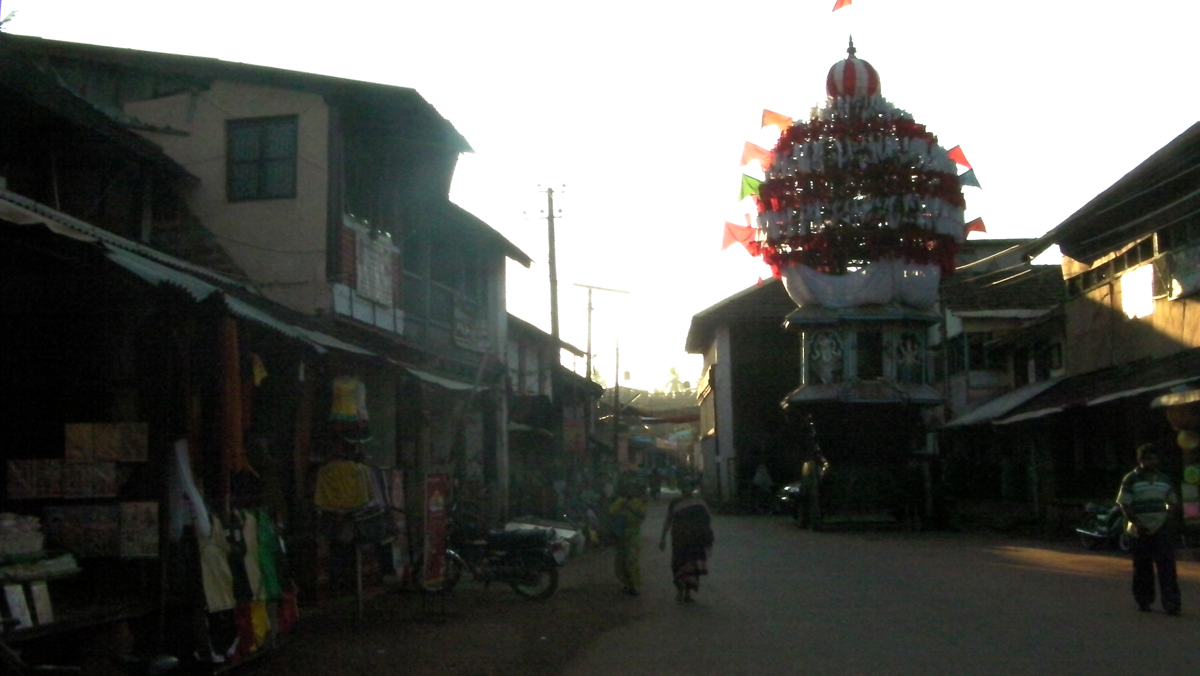 Rue principale de Gokarna Photo de la rue principale de Gokarna