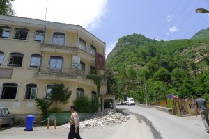 Le route d'accès au village, depuis les bas de Masuleh