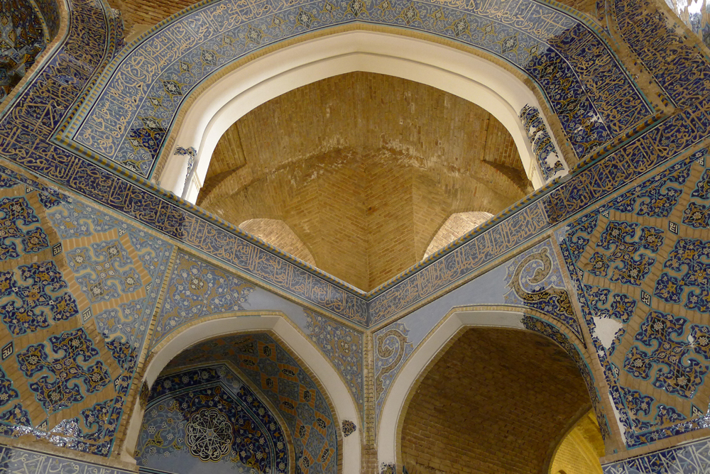 Intérieur de la mosquée bleue à Tabriz