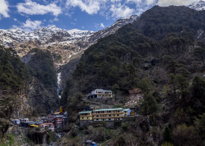 Montée au temple de Yamunotri